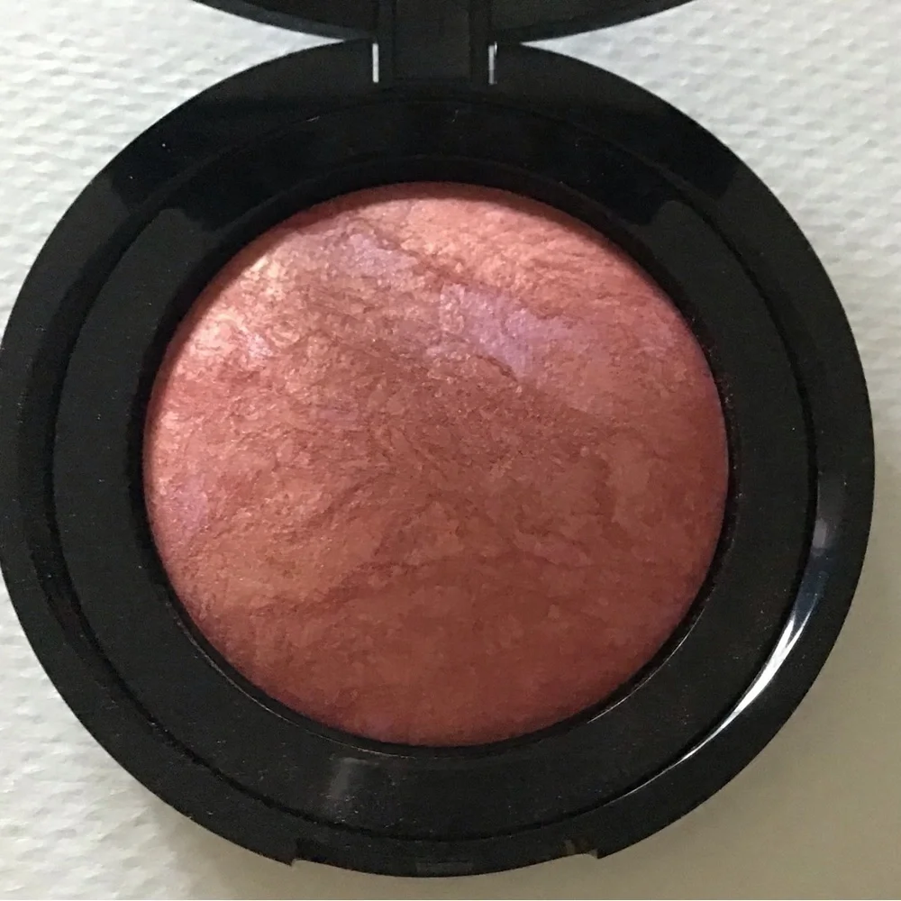 Laura Geller Blush-N-Brighten in TROPIC HUES, swirls of coral, pink, and…
